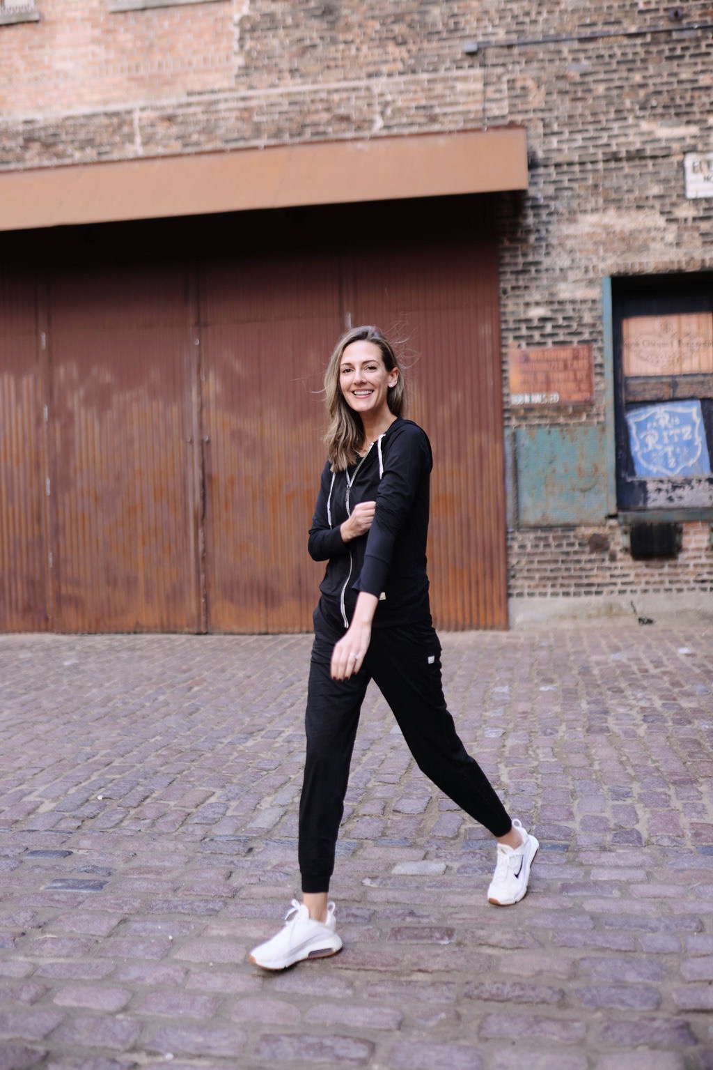 woman walking and sharing Vuori Review woman walking and sharing Vuori Review
